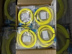 Κίτρινο μπουφάν E2000 Patch Cord Fiber Optic APC Metal Cap Connector SM DX PVC εσωτερικό